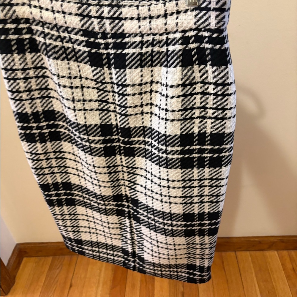 Talbots Black and White Plaid Pencil Skirt
Talbots 
Size :6  BRAND NEW - Picture 3 of 8